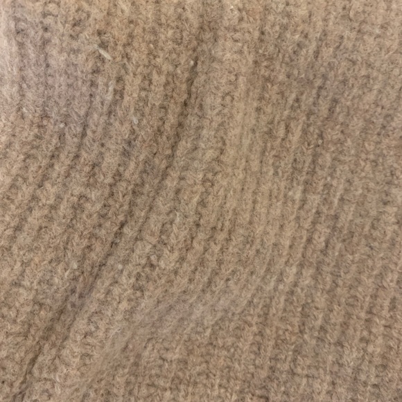 Beige merino wool cropped Aritzia sweater - Picture 4 of 4